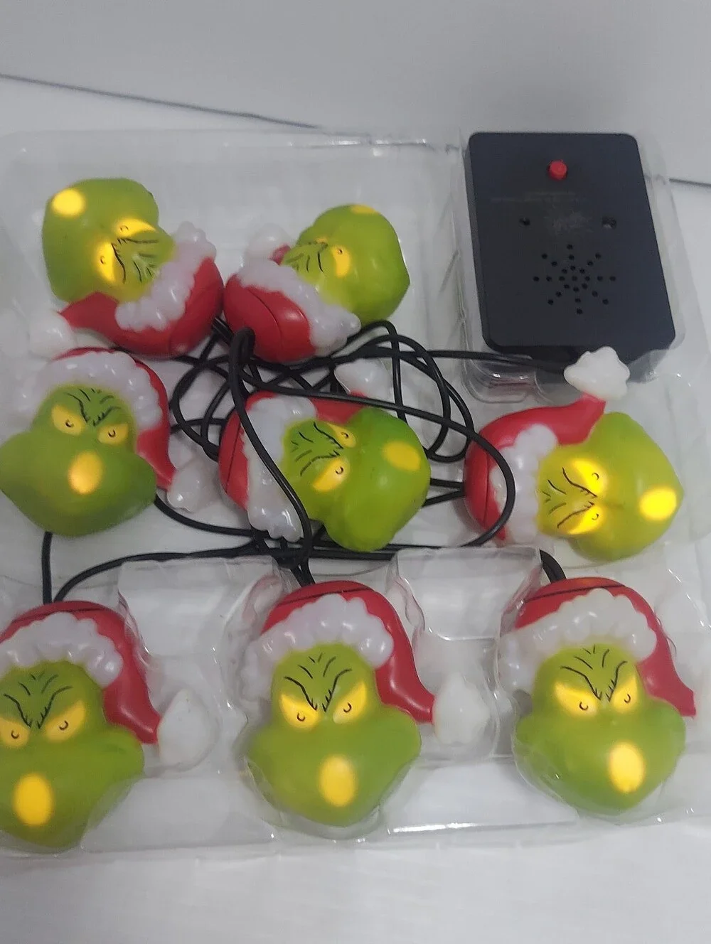 The Grinch Musical Light String - Green & Red Grinch Heads